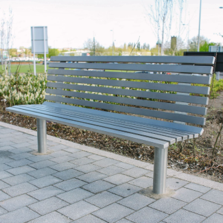 Stahl-Lattenbank mit Rückenlehne