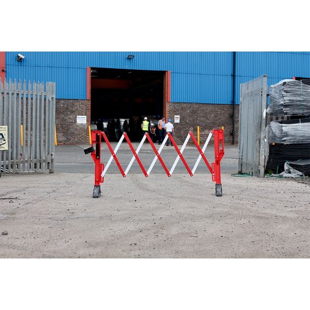 Titan Expandable Safety Barrier Medium Expansion