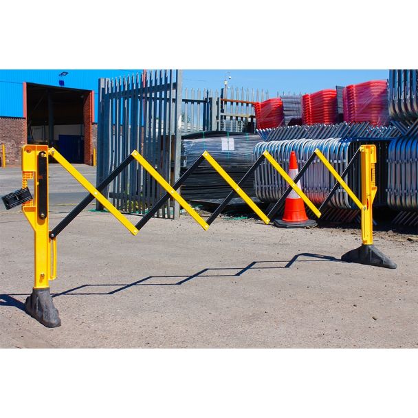 Titan Expandable Safety Barrier Black & Yellow