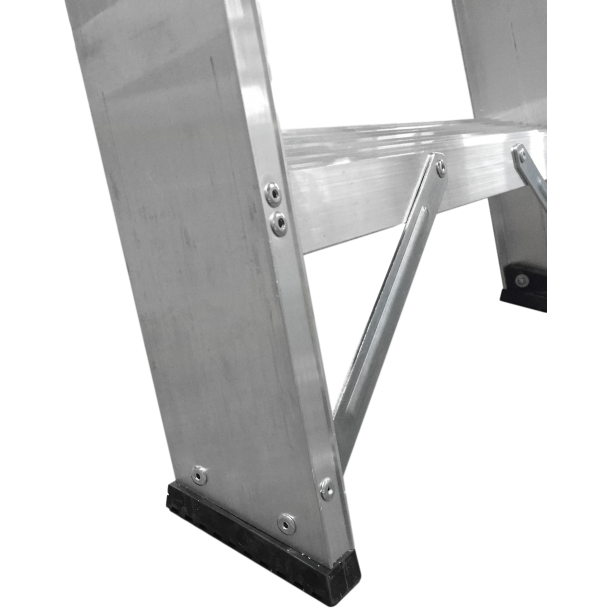 Aluminium Builders Stepladder feet close up.