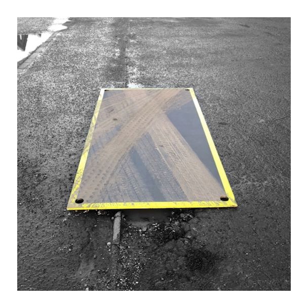 high visibility yellow  Road plate