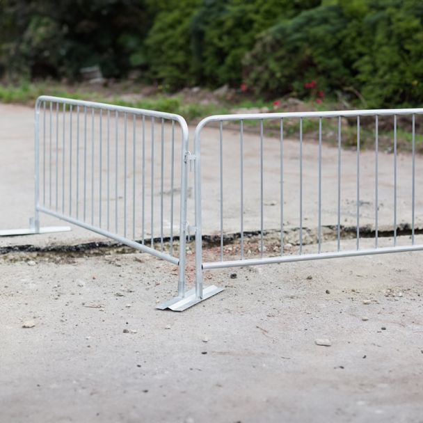 Loose-Leg Steel Barrier