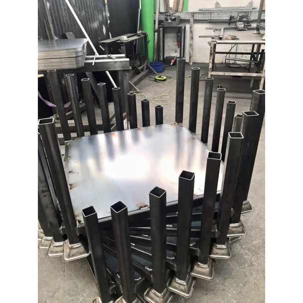 Post Pallet Solid Base