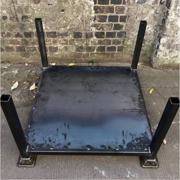 Post Pallet With Base