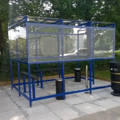 Wetterfeste Raucher- und Wartehäuschen