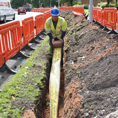 Multifunktionale Kabelschutzrolle