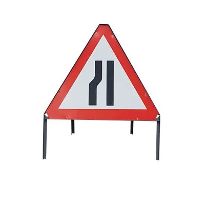 Verkehrsschild 'Straße verengt links' Verkehrsschild 'Straße verengt links'