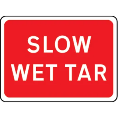 Langsamer nasser Teer – Verkehrszeichen Langsamer nasser Teer – Verkehrszeichen